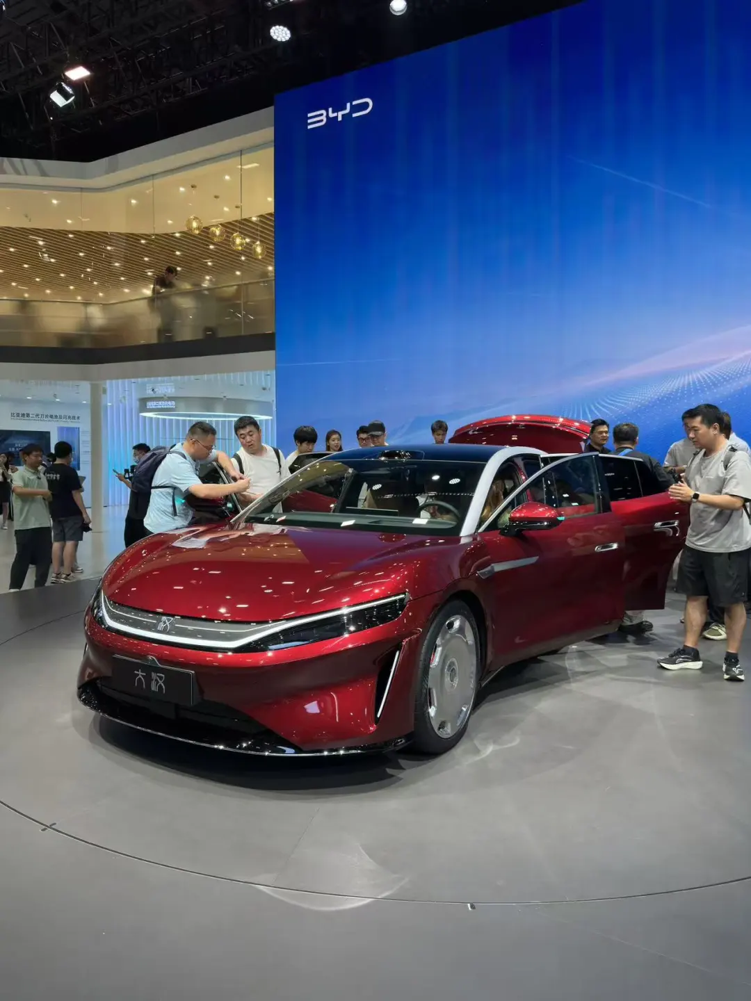 比亚迪大汉这个造型是行政级豪华车