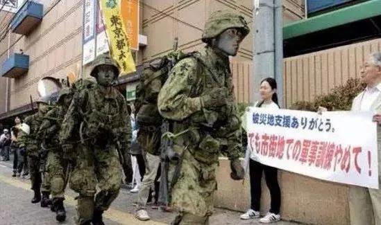 日本敢不敢打响第一枪？其实不少人已经看明白了：现在的日本不是在考虑，而是日本已经
