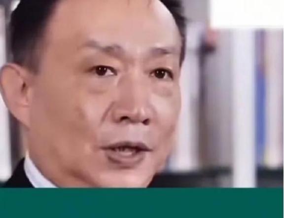 卢麟元曾经发出提醒：美国已经等不及了，要来中国进行收割了！美国债务堆得像座山，利