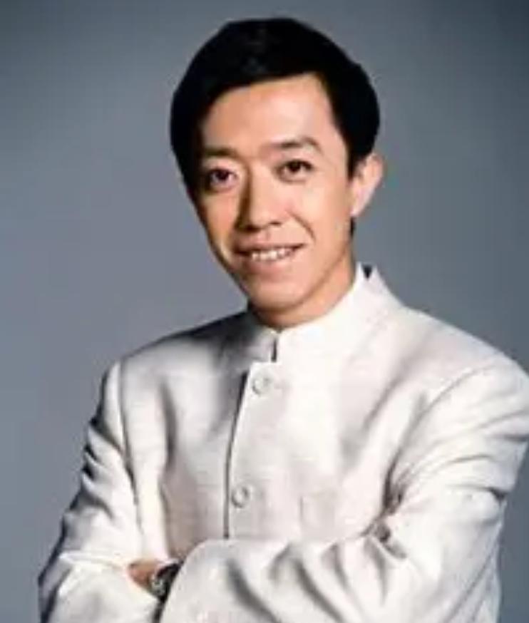 离开德云社十几年，李菁从没说过一句郭德纲的不是。更绝的是，德云社有人结婚，他真到