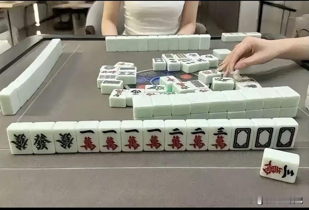 不懂就问，现在应该打哪一张？