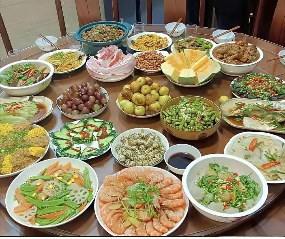 图一这一桌子菜有人发上社交平台，问：800，贵不贵？对于我们广东沿海地区的人来