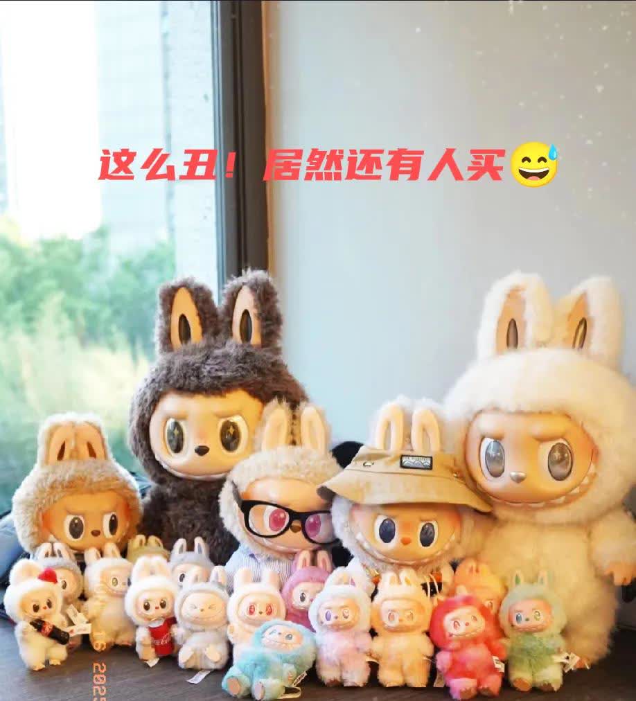 家人们，杭州泡泡玛特开业当天就停业这事儿，真的太离谱！却也无意间让黄牛干了件“好