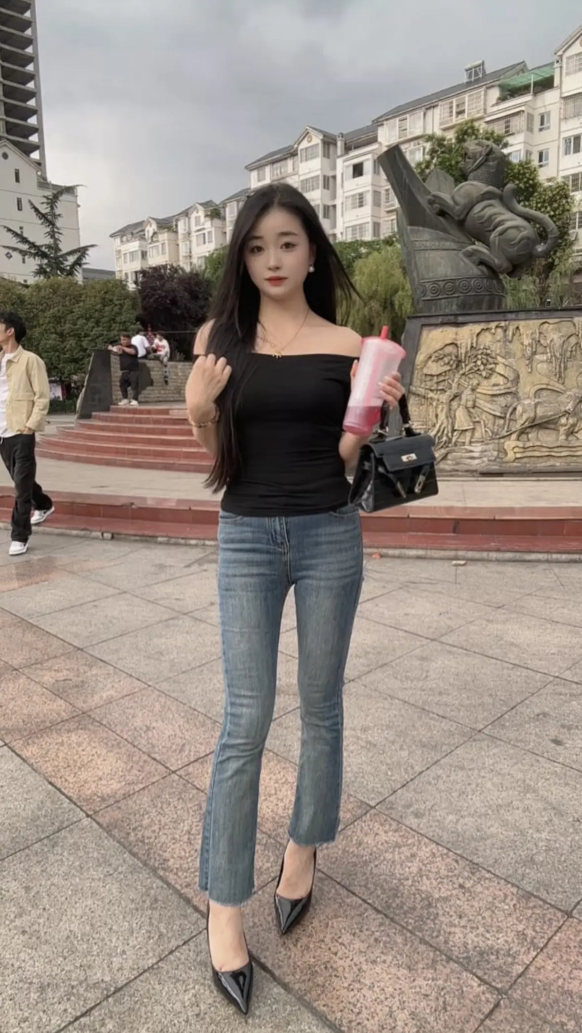 奶茶一杯快乐加倍