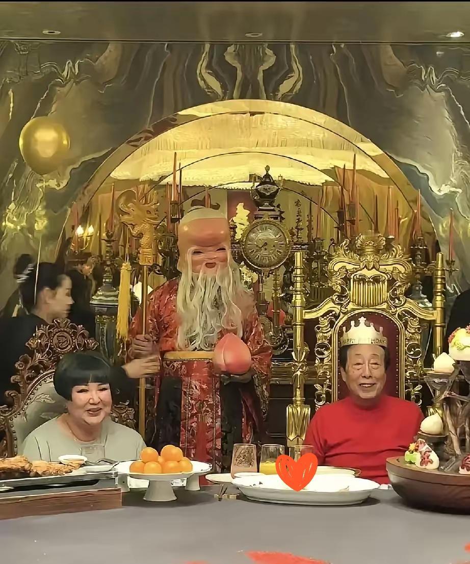 王惠包下天津顶级饭店给韩宝利庆寿，这波操作才是行业该有的样子！79岁的“三