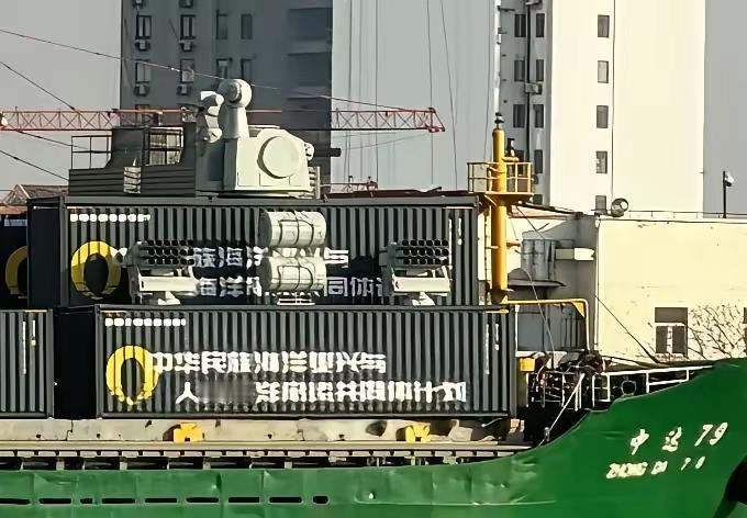 还有人怀疑是AI吗？不同角度的拍摄图片都出来了！现在国外军事论坛都刷屏了。这