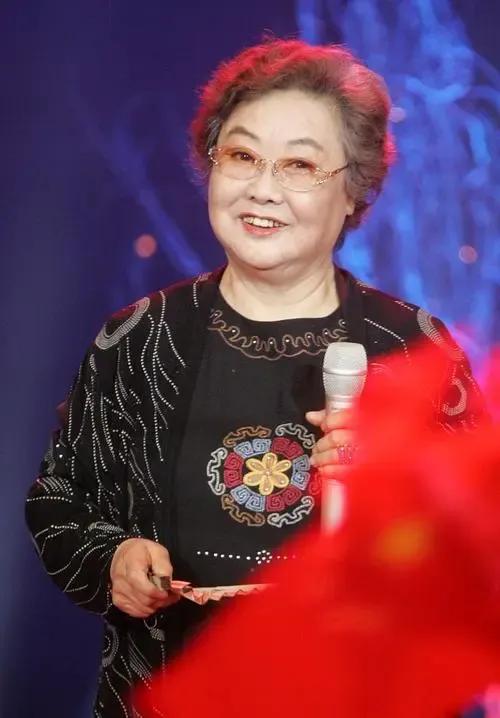 《那个唱“一条大河”的奶奶，走了》你知道吗？一、下午五点的消息，像一阵风