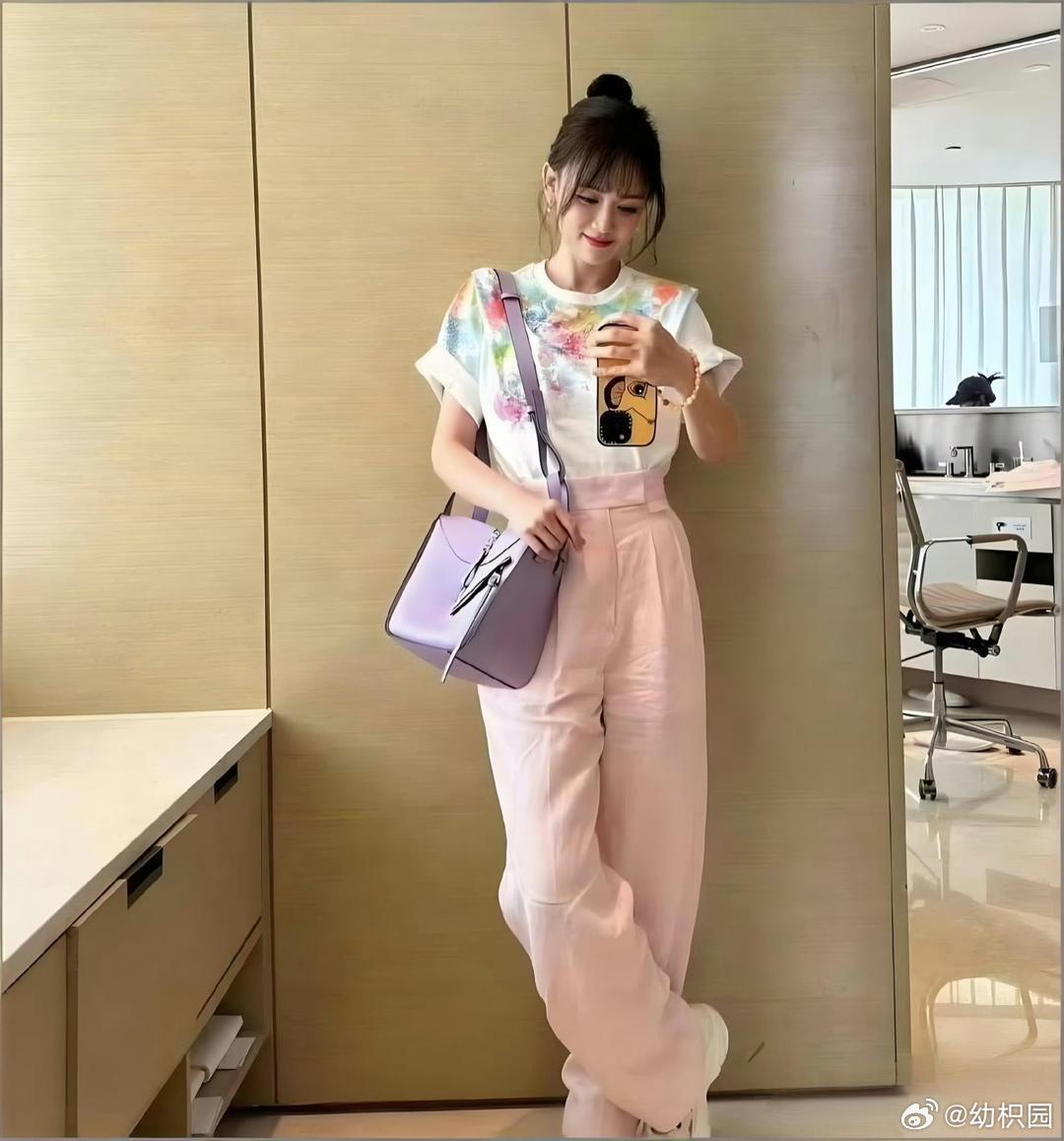 不得不承认，陈乔恩这婚结的太高质量了，每次的出现都比上一次年轻十岁。