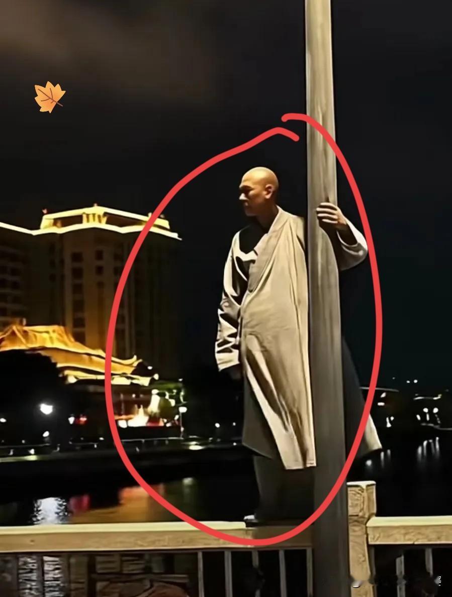 扎心了！广东老僧身披袈裟却纵身跳江，原来空门从不是红尘的避风港，僧袍遮得住俗世身