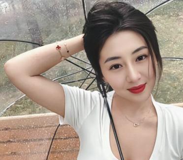 老公说:“30多打扮还跟小姑娘一样[汗]没有女人味”[？？？]<br