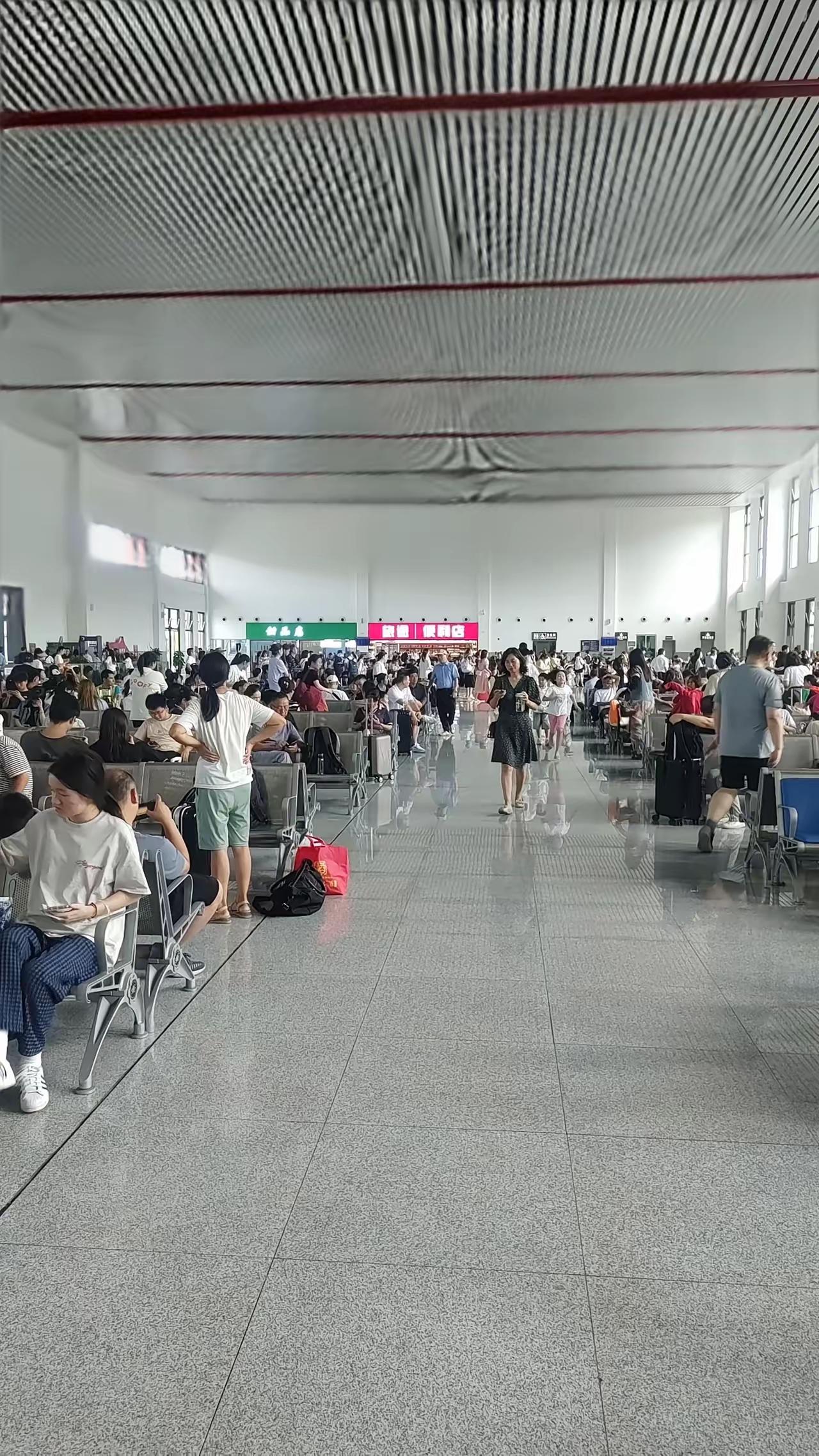 现在失业，找不到工作的，都不要焦虑。直接死磕国家的两个平台。头一个是国家政务服务