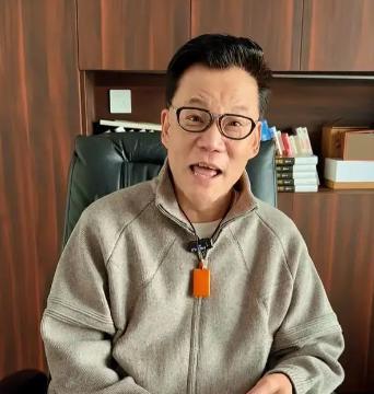 看了李国庆未婚妻张丹红的视频，很多网友建议他签署婚前财产协议。李国庆与北大同学