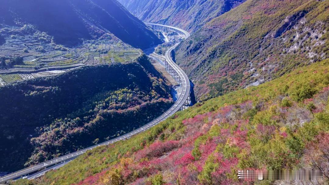 没想到截至今年年底，四川高速公路通车里程将达到1.1万公里，稳居全国前三，彻底改