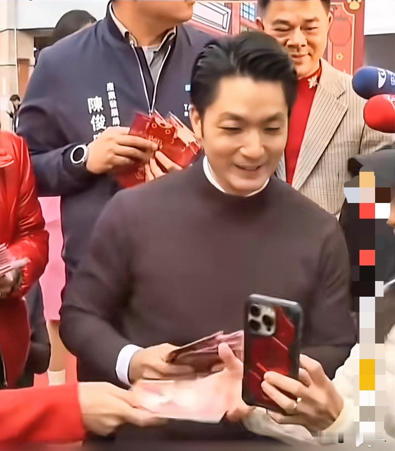 这个市长的作为，从侧面反映出他绝对没有贪污受贿！新年快到了，我看到台北市长蒋万