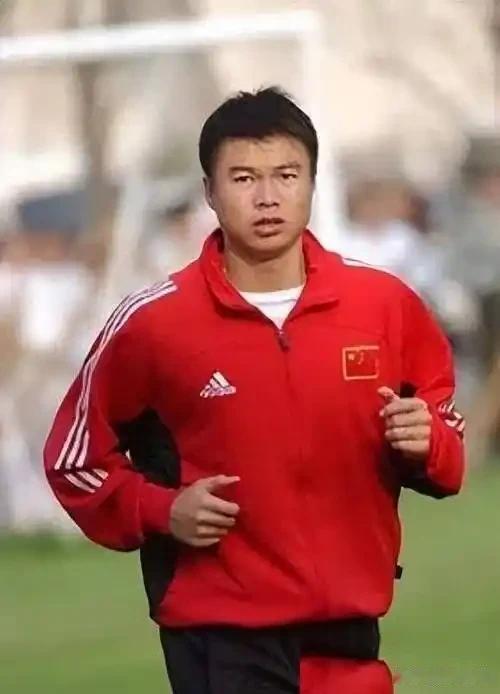 2026年，于根伟执掌津门虎进入第6个年头。新赛季球队背负负10分的开局，形势严