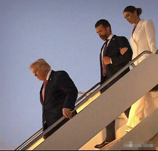 特朗普几乎每个周末都会飞回佛罗里达的海湖庄园，这种高频度的私人庄园度假模式，放眼