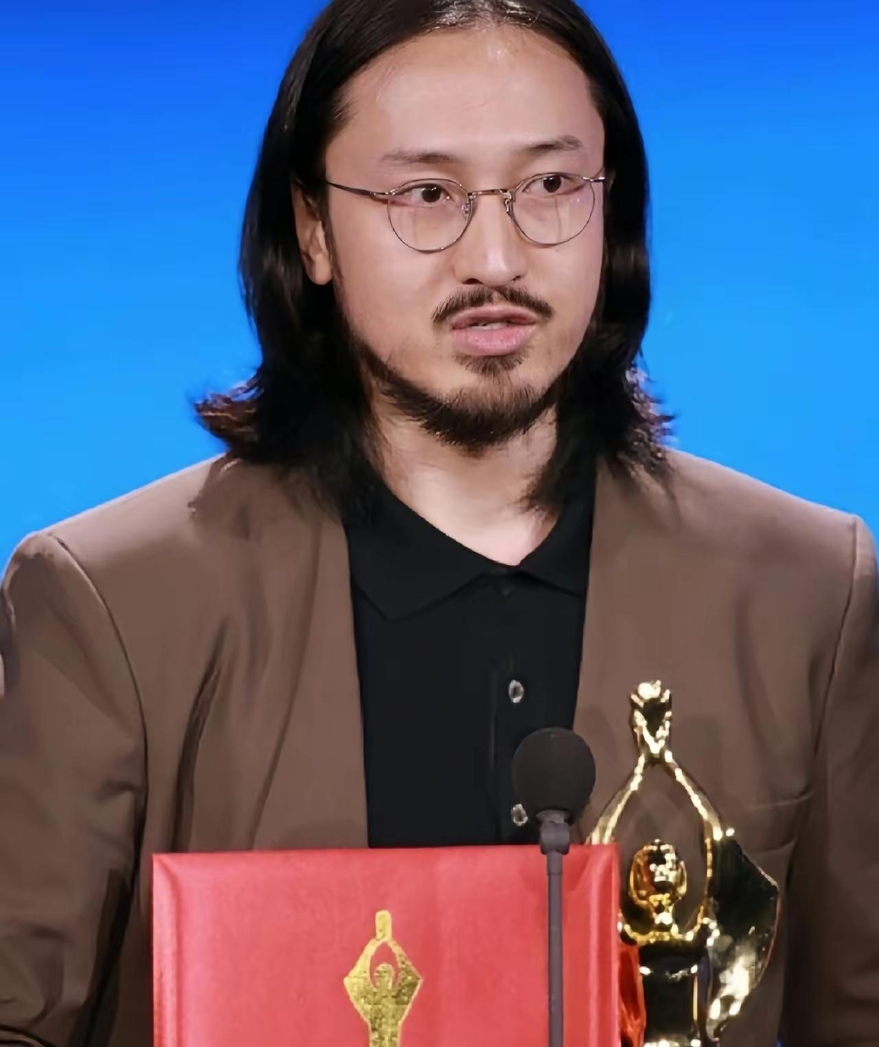 现在看，王传君才是人间清醒，当初因为评价王家卫的电影，说出来我不喜欢