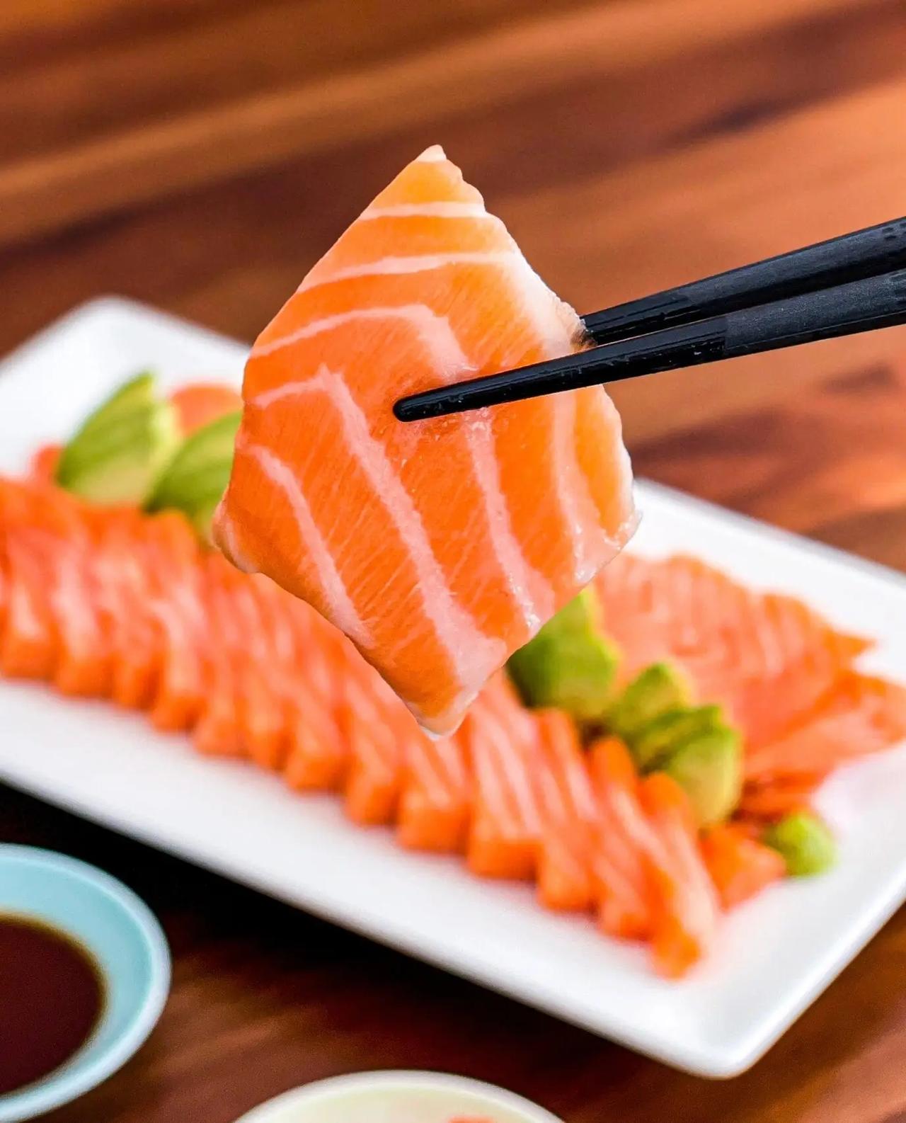 脑梗牢记“五少吃五多吃”原则✅五多吃1.深海鱼类（如三文鱼）2.深绿色