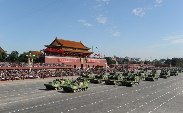 中央官宣大阅兵！有两个重大变化，新型主战装备将亮相！与以往的阅兵不同，本次阅兵