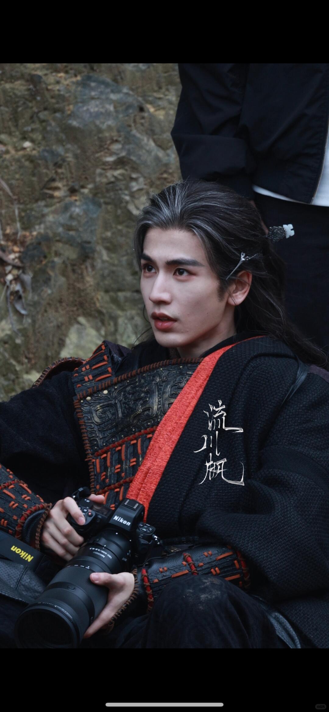 张凌赫张凌赫也开始观鸟了，拥有大炮的最终归宿逐渐观鸟化哈哈哈！能想象到凌赫下期