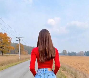 这条路，我一个人走过；这段风景，我独自欣赏。