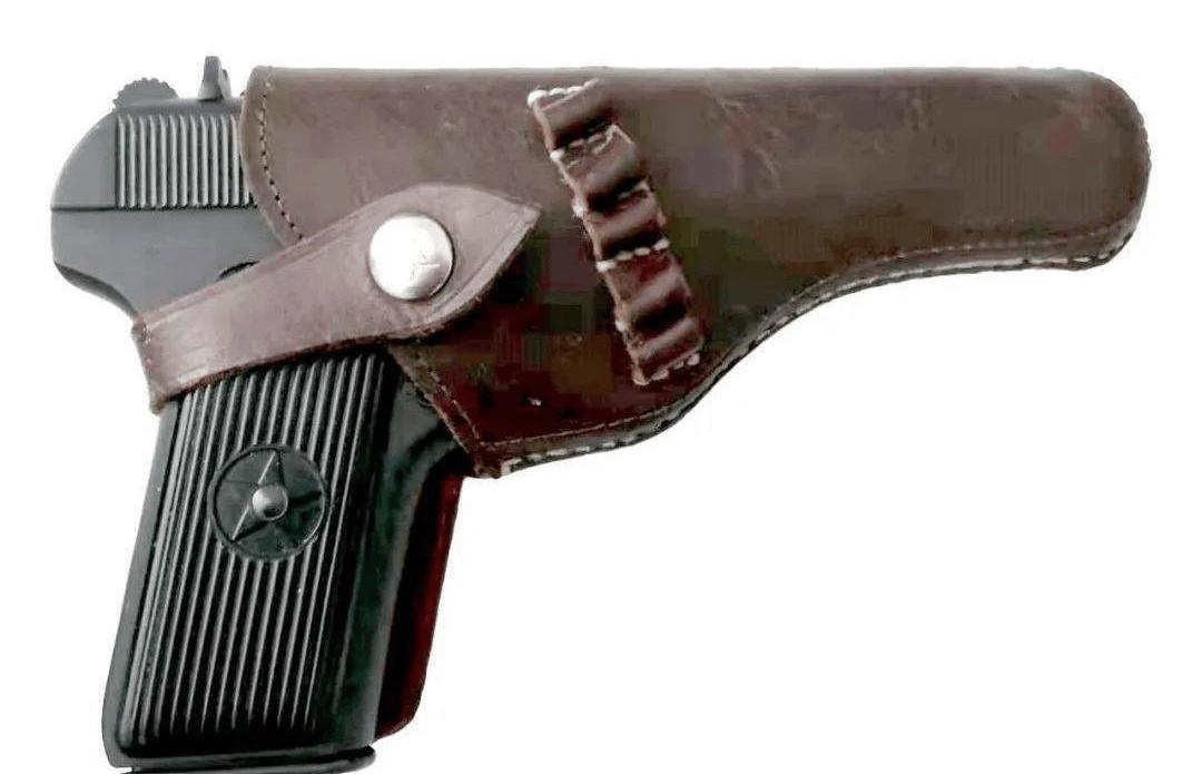 经典五四式手枪，堪称中国造“经典硬汉”。它1954年定型，源于苏联TT-33