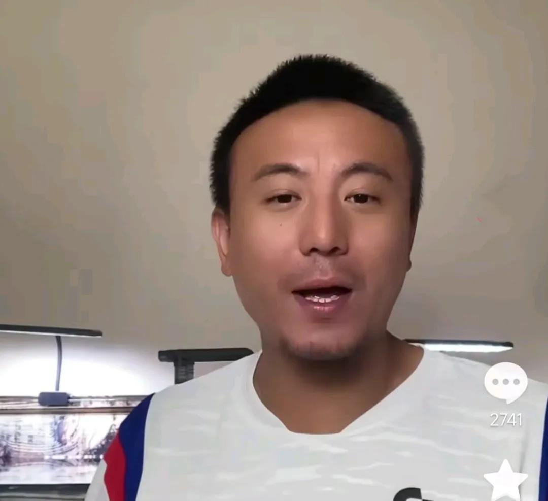 前国脚毛剑卿认为C罗跟梅西加起来也比不上大罗。毛剑卿在直播间表示，大罗无论是从