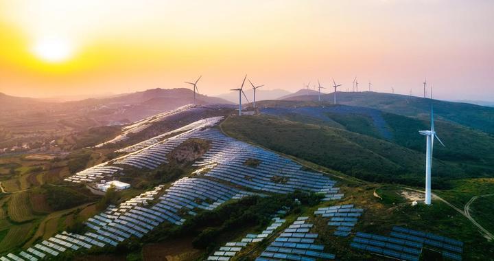 2025年上半年，全球电力系统迎来历史性转折。据Ember、国际能源署（IEA）