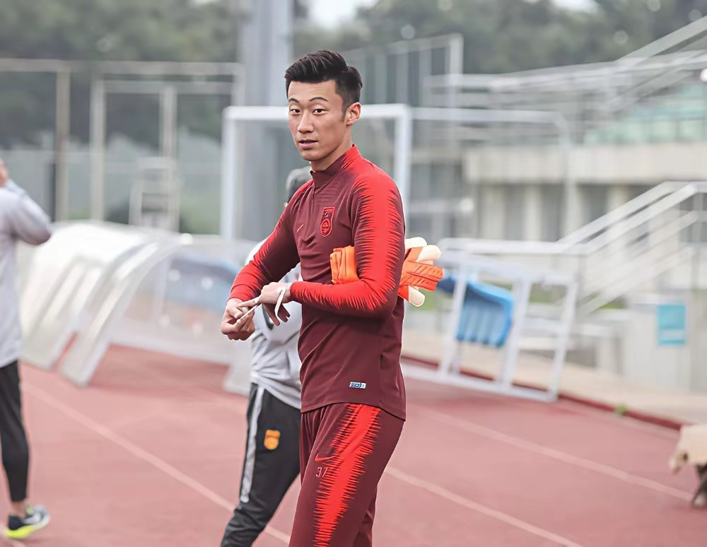 前国门张鹭被抓！！！此前有媒体人爆料，每个月花20万养小三，他的妻子更是辽宁电视