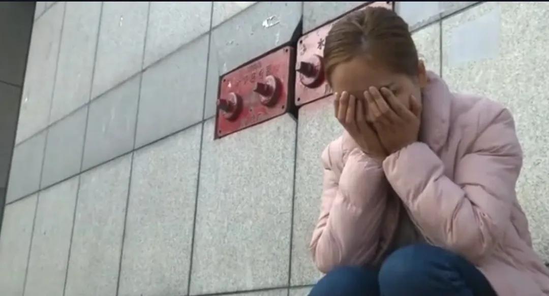 00后女生一年败光1700万，拿上千万打赏主播。见过败家的，没见过这么败家的，一