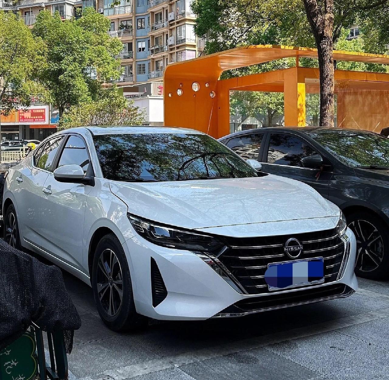 网络上谁都可以说都什么年代了，谁还会去选老掉牙没创新的轩逸。可现实生活中却是买