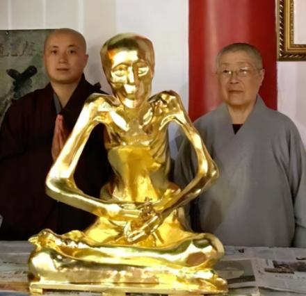 1995年，一位85岁的老尼姑临终前，拉着弟子的手说了句让人摸不着头脑的话："我