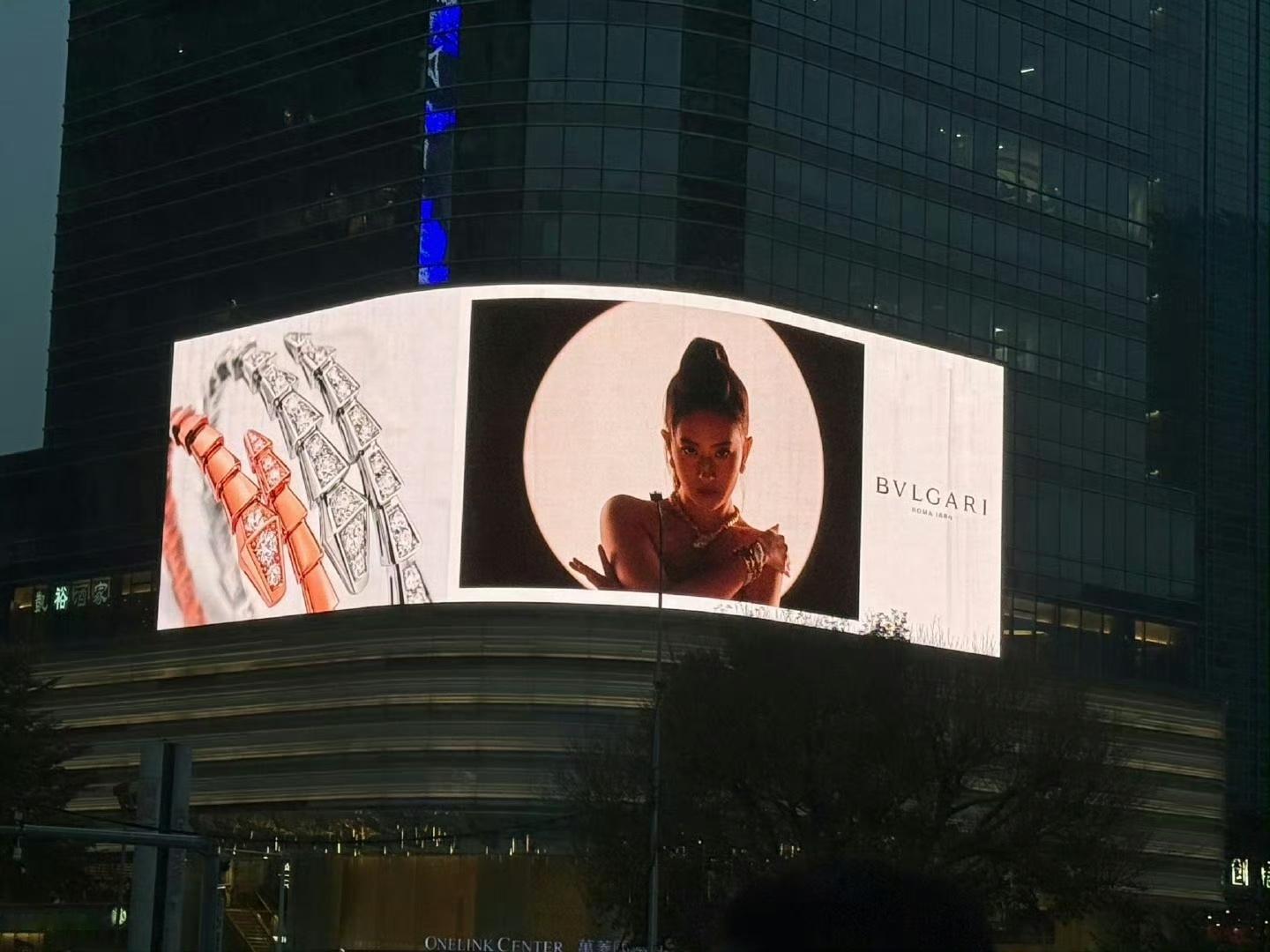 亚洲目前唯一顶奢高珠全球广告➕全球地广。能叫顶奢的只有宝格丽、卡地亚、蒂芙尼。销