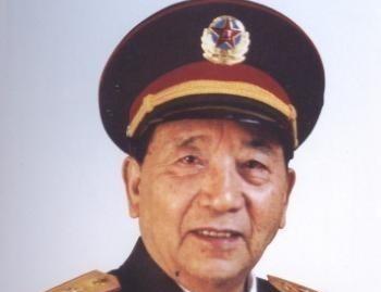 1932年，徐向前骑马路过死人堆时，发现其中一具尸体是自己手下的一名连长，并且还