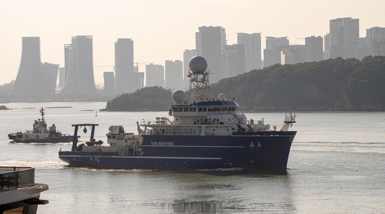 中外舰闻嘉庚号，科考船