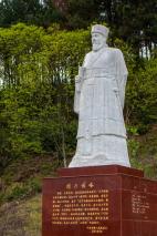 刘邦做皇帝后，有天去看望老父亲。太上皇支支吾吾，好像有话要说。刘邦说：“亲爹呀，