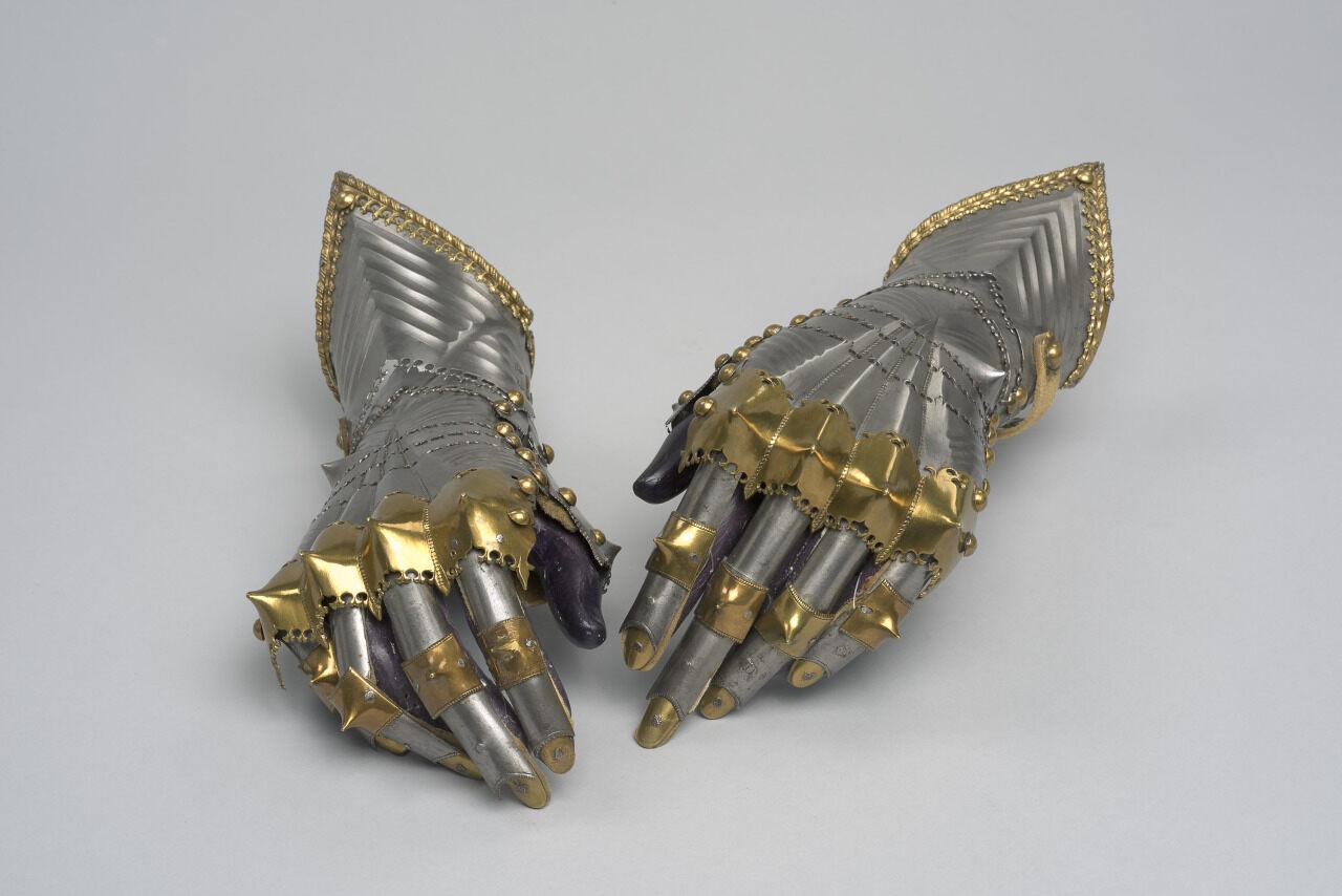 540年前神圣罗马帝国皇帝专属的奢华金属护手！这副为神圣罗马帝国皇帝马克西米连一