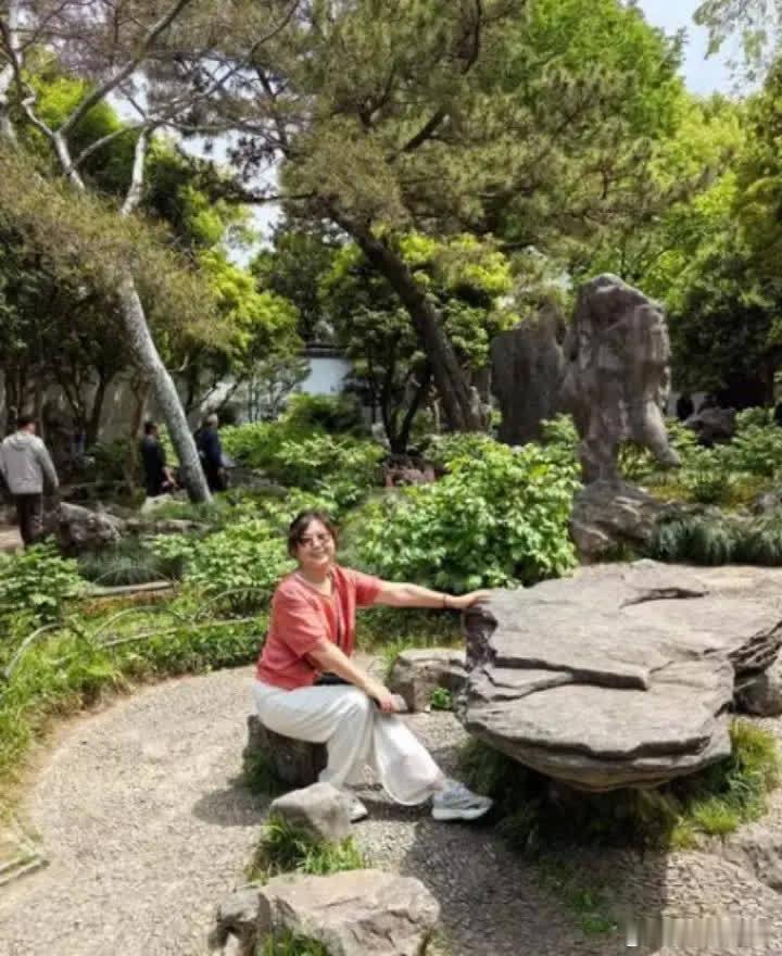 有一次，陈数和黄磊到外地拍戏，黄磊对陈数说：“咱俩制造点绯闻吧，为新剧制造点热度
