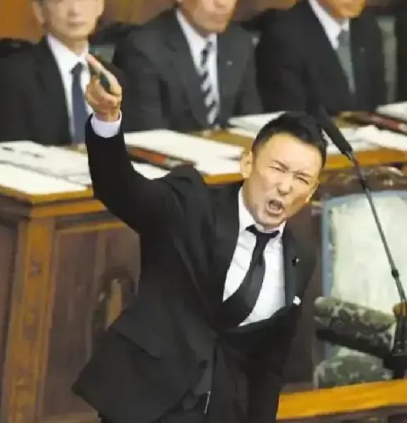山本太郎在国会直言：与中国冲突不是遥远可能，而是现实警告。他说解放军火箭军有35