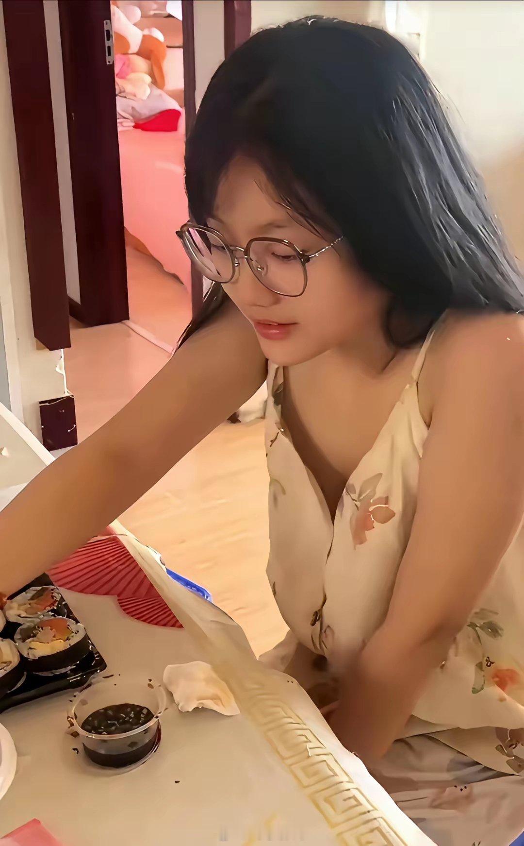 辽宁的一位万粉主播，这次是真的出名了!不是因为拍优质作品而出名，而是因为拍自己女