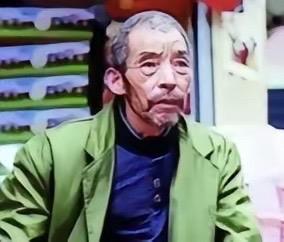 1992年，武汉街头的煎饼摊主捡到2个女婴,他终生未娶，二十年后，女儿们成了博士