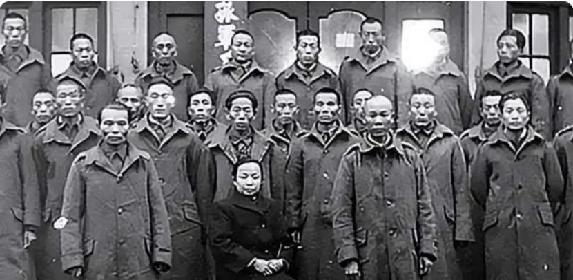 1949年，时任上海市长的陈毅，收到了抗日烈士谢晋元的妻子的信，信上要求政府一定