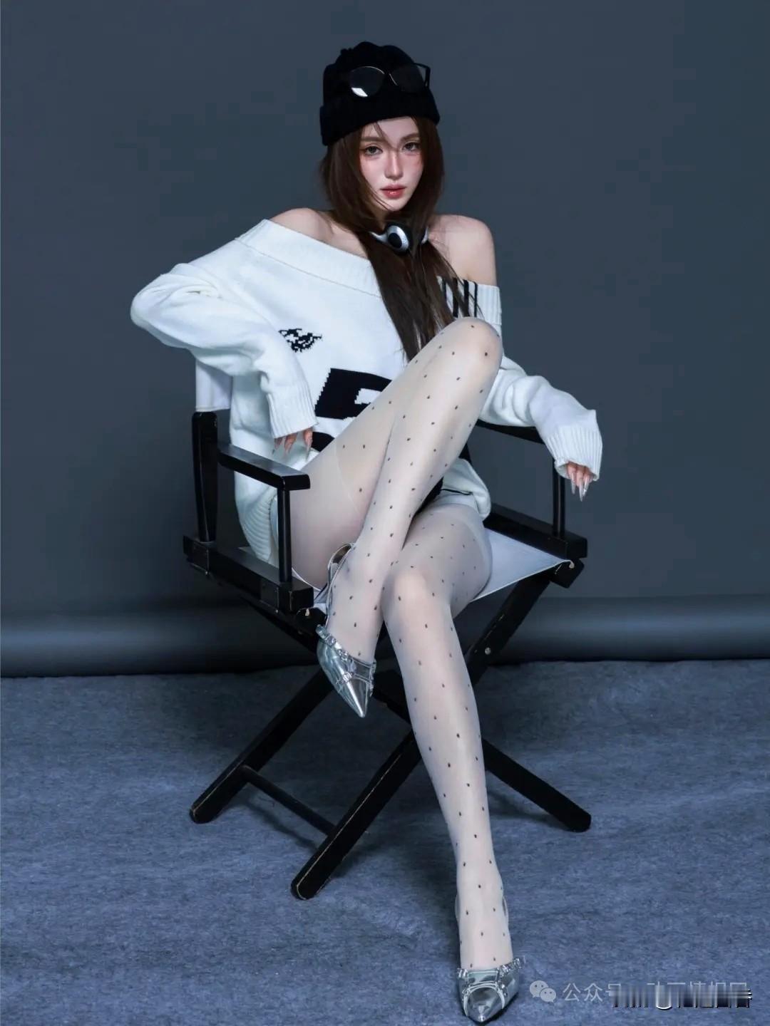 时尚少女穿搭指南：黑白配+复古贝雷帽，尽显青春活力！👗👠👩‍❤️‍💋‍?