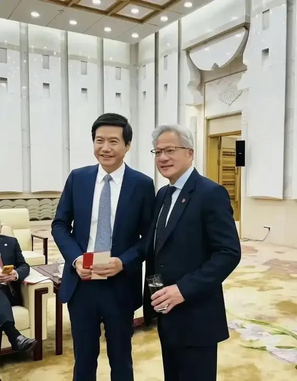 雷军作为一位非常成功的商界大佬，在待人接物方面，却始终保持谦逊姿态，对对方充满敬