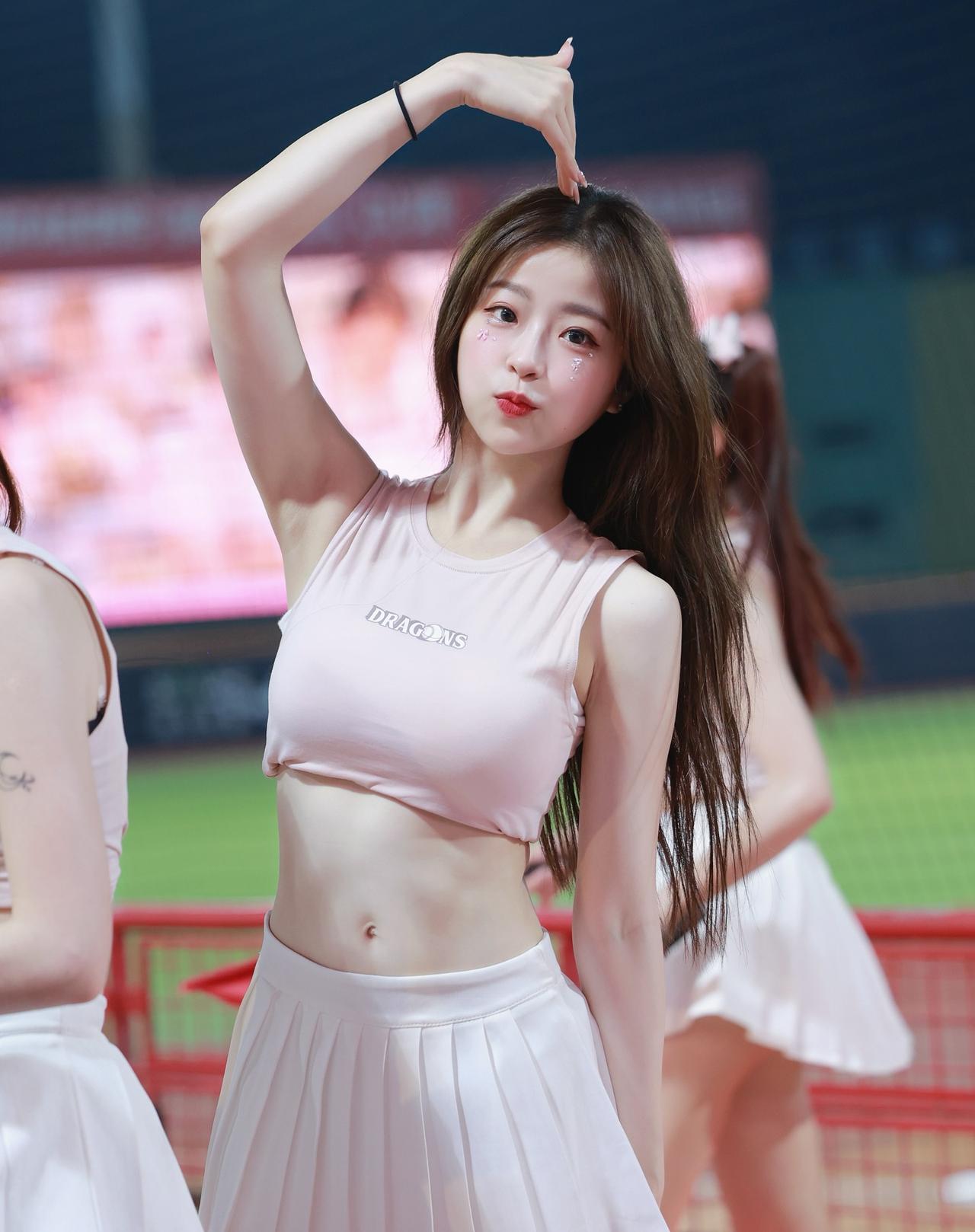 美女高颜值完美身材甜系女孩好看的小姐姐