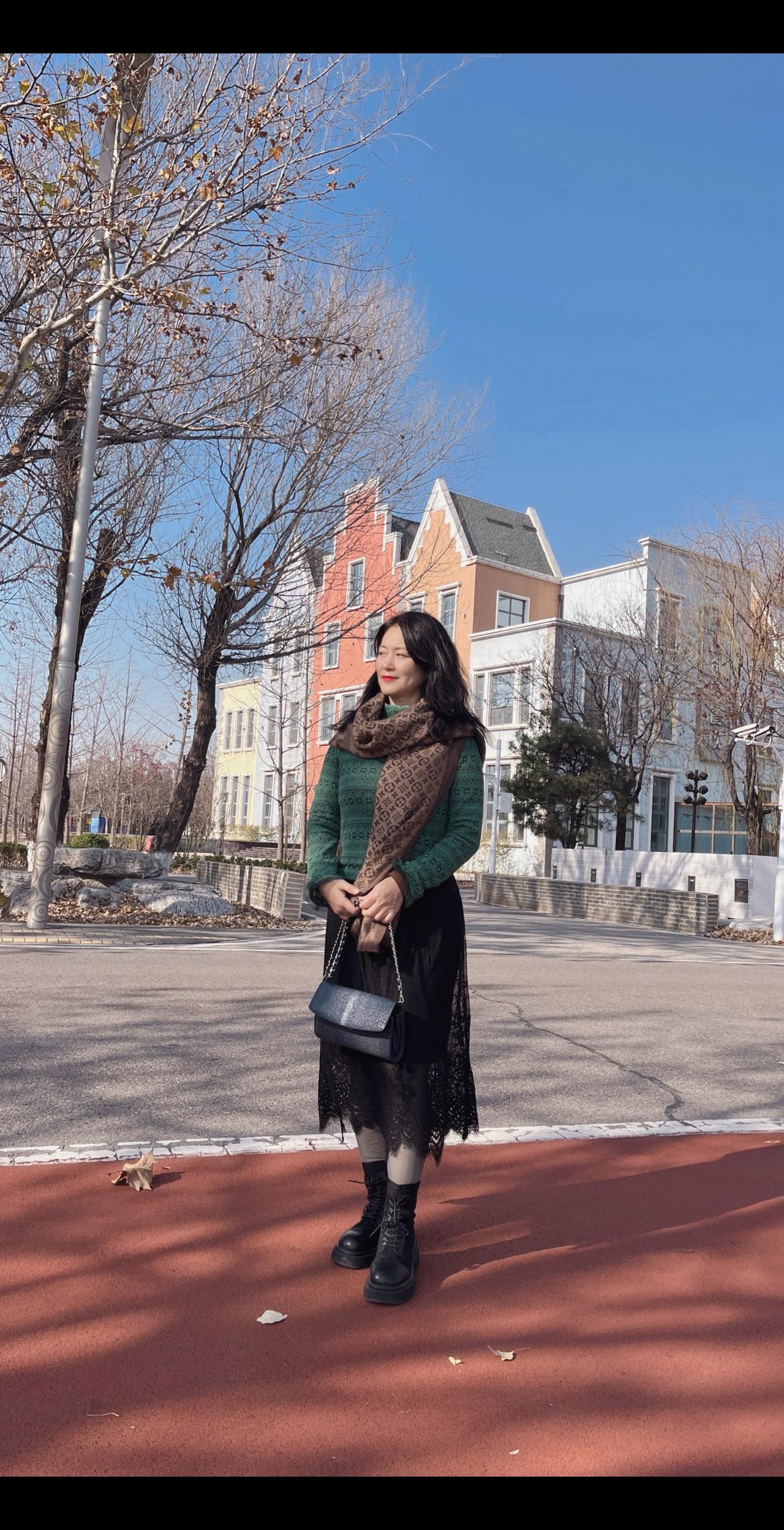 甩掉忧伤，找回快乐。快乐永远是生活的标配，不管在任何时候，都不要忘了以快乐