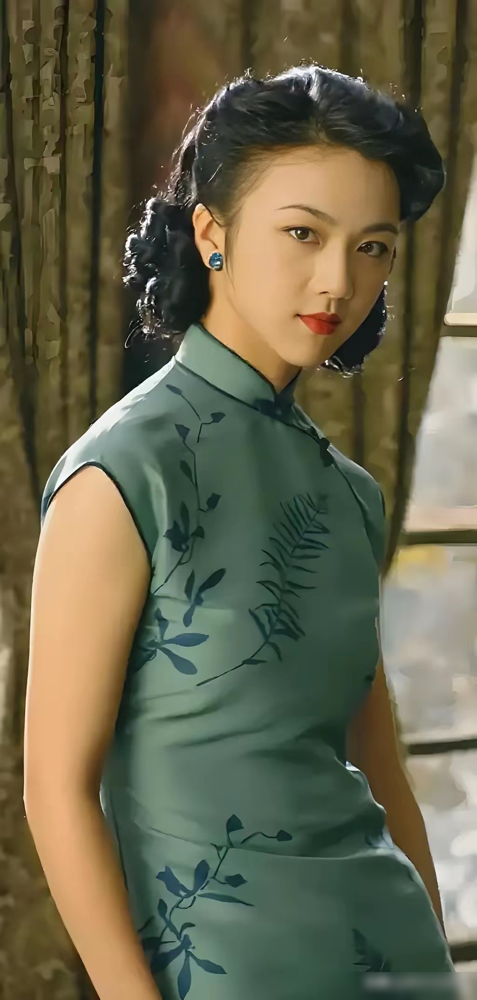 舒淇刘亦菲都拒了的戏，汤唯分手也要接！李安拍《色戒》选女主，大尺度要求劝退大半知名女星。舒淇刚把脱下