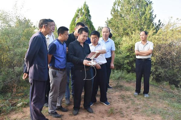 安泽县委书记李强调研城市园林公园建设和乡村旅游