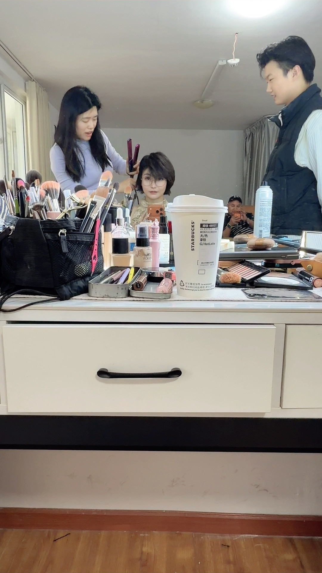 第一次遇到男化妆师！你们觉得，这个新短发造型怎么样呀