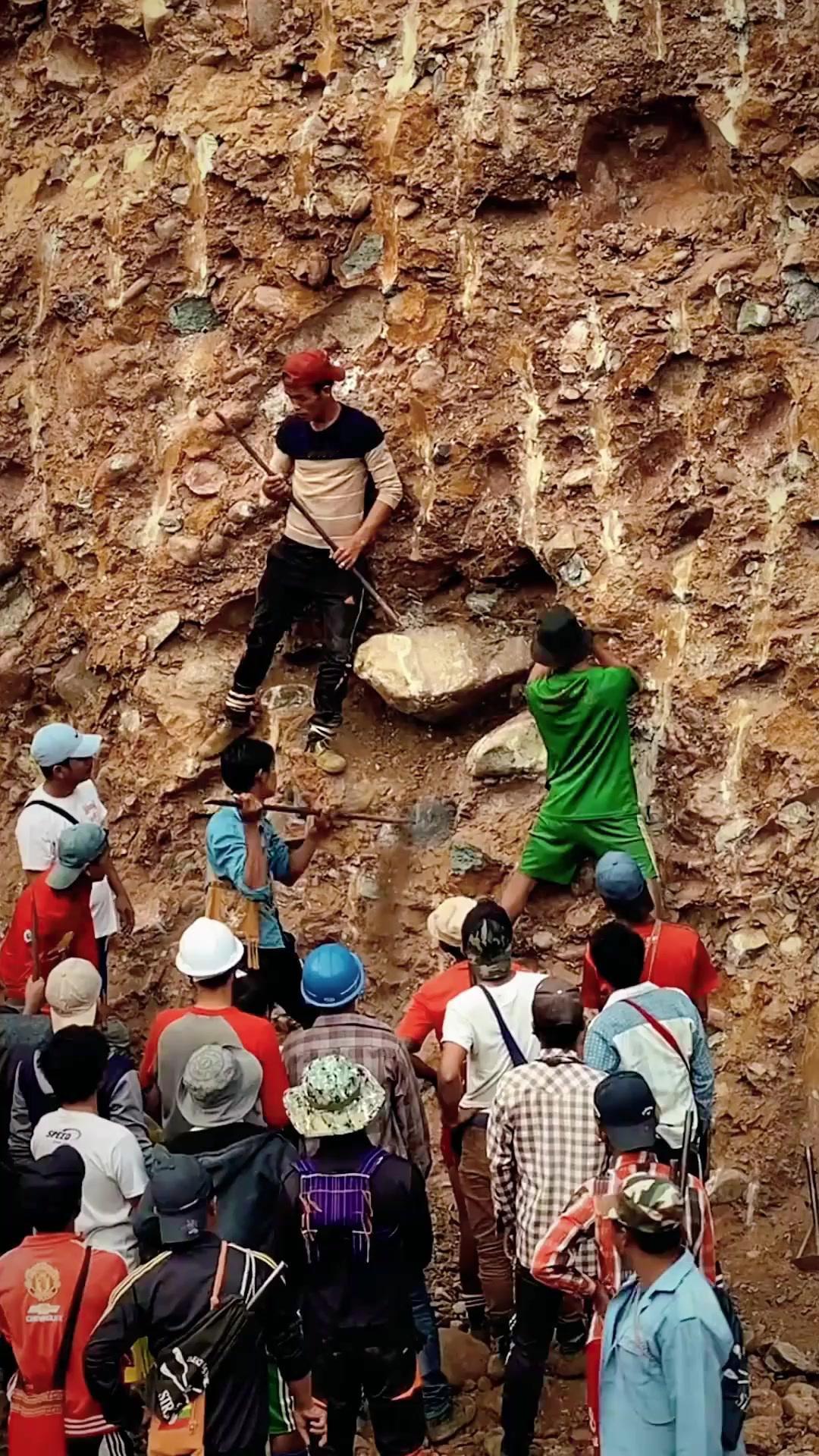 家人们，这波操作真的把我看傻了！（文章内容仅供参考，无任何不良引导）郑州新密